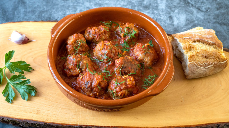 Albondigas in Tomatensauce – spanische Hackbällchen - Thomas kocht ...