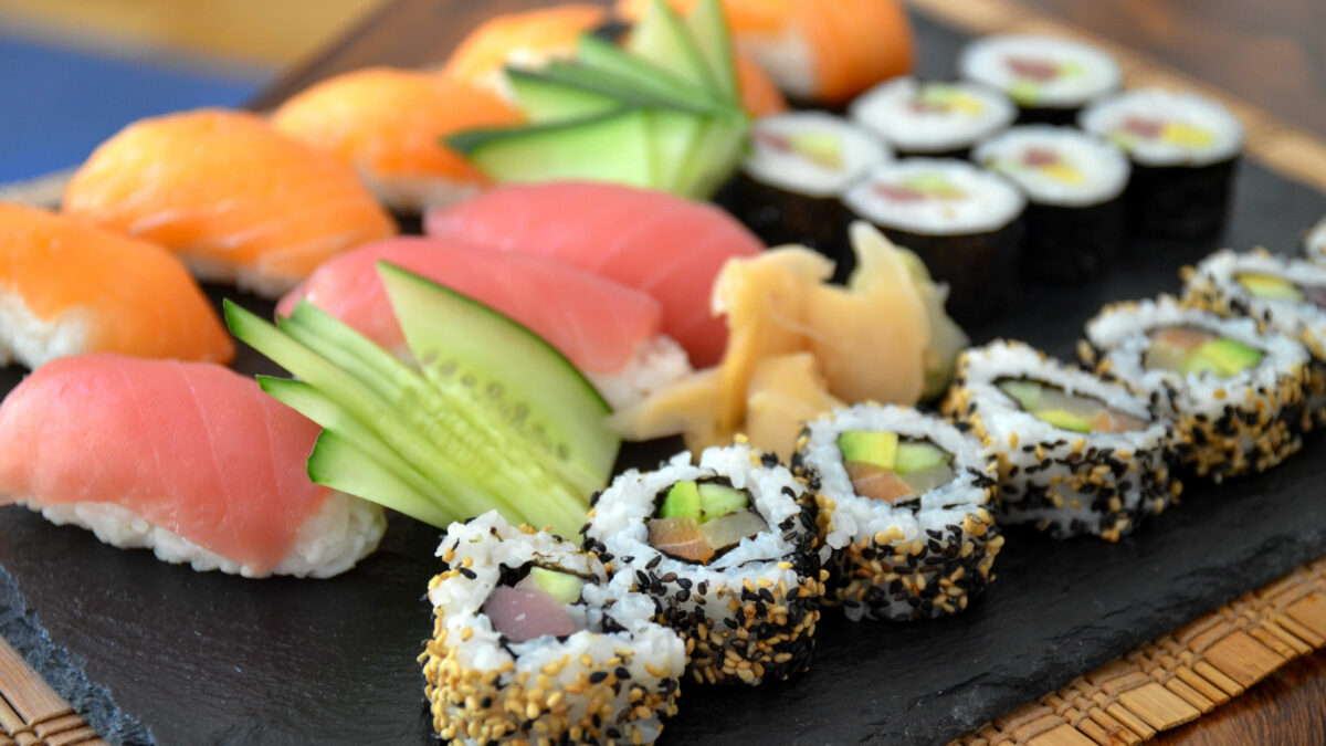 Sushi selber machen den perfekten Reis kochen / Maki und California Roll Thomas kocht der