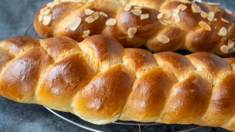 Hefezopf mit Dinkelmehl - richtig backen und flechten - Thomas kocht ...