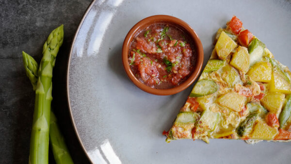 Frittata mit grünem Spargel und Tomatensalsa - Thomas kocht - der ...