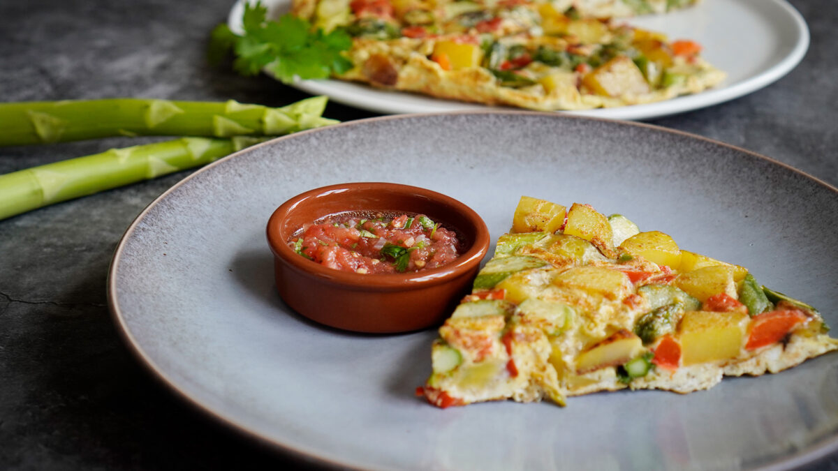 Frittata mit grünem Spargel und Tomatensalsa - Thomas kocht - der ... Frittata mit grünem Spargel und Tomatensalsa - Thomas kocht - der ...