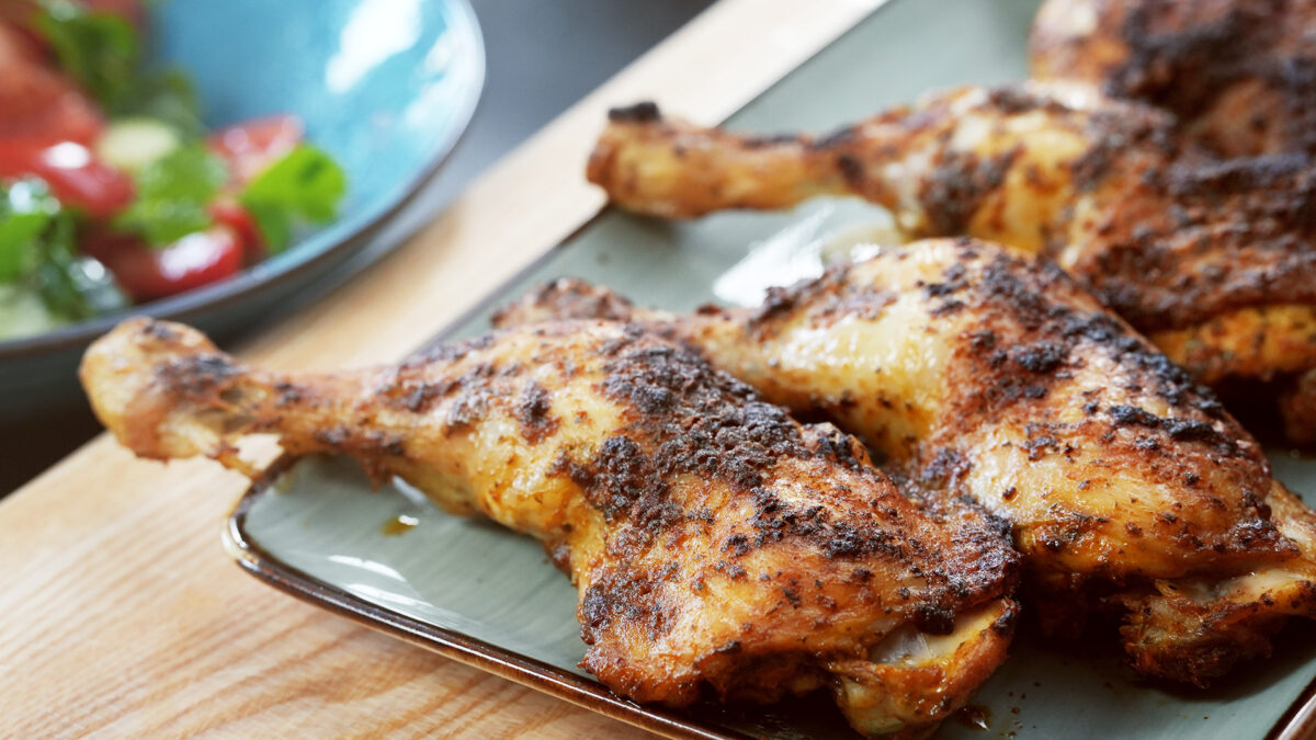 Knusprige marokkanische Hähnchenkeulen - Chermoula Marinade - Thomas ...